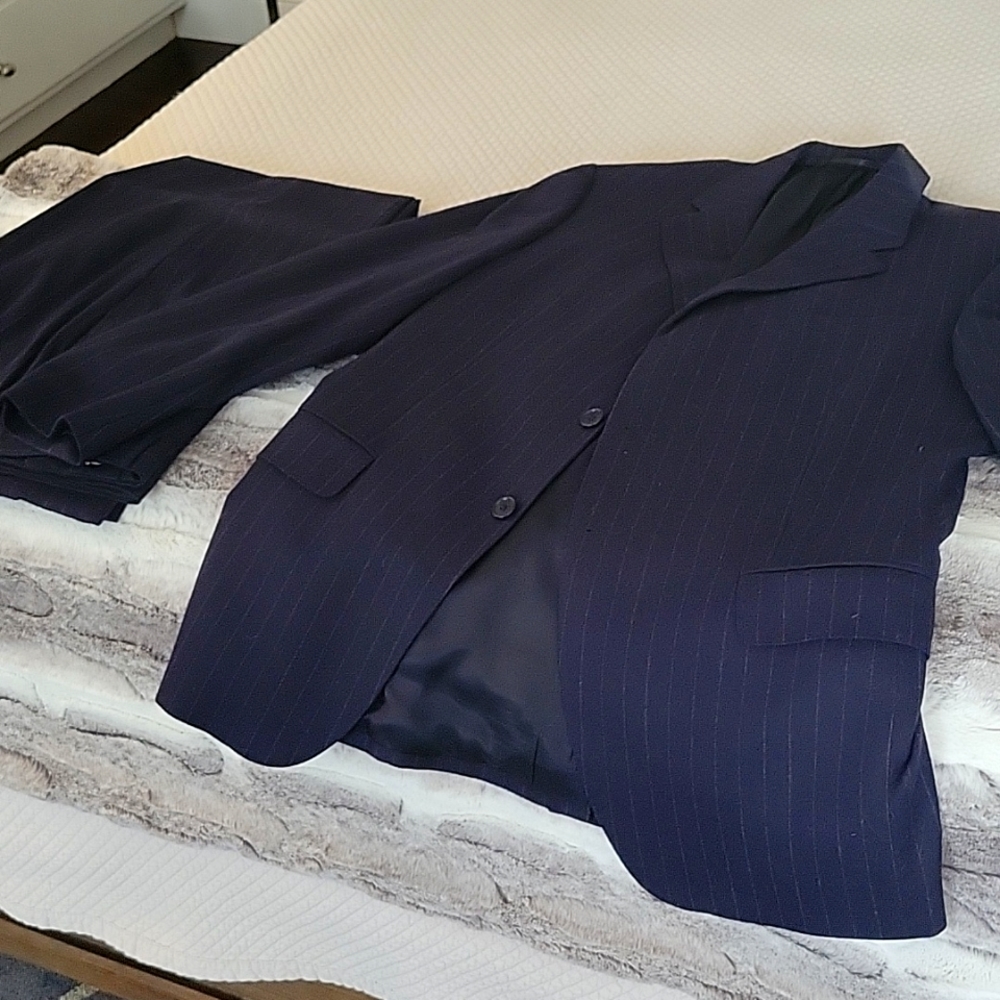 Wool blue pinstripe suit 42regular